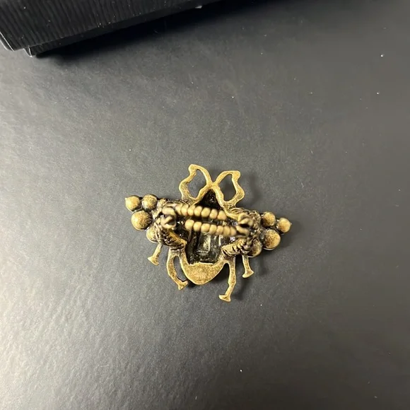 Gucci Bee Crystal & Pearl Ring - Picture 4 of 4